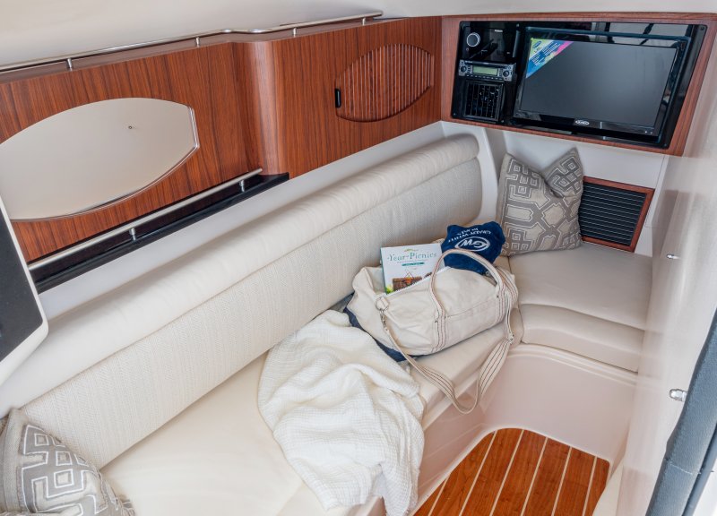 Grady-White Freedom 335