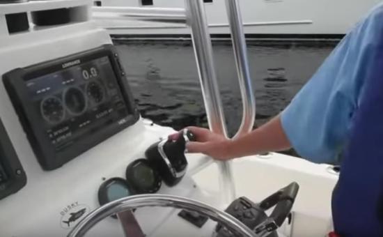 evinrude_idocksystemreview_lefthand_2018.jpg