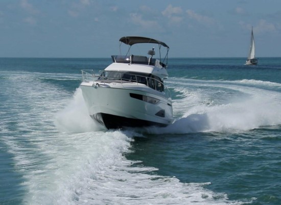 Bavaria R40 Fly level