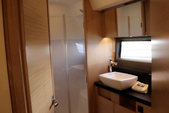 Bavaria R40 Fly stand up shower