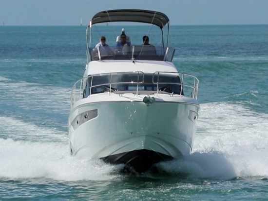 Bavaria R40 Fly elevated position