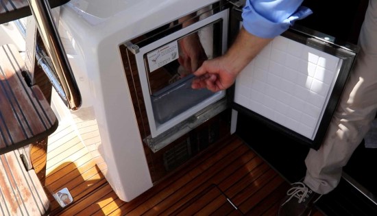 Bavaria R40 Fly icemaker