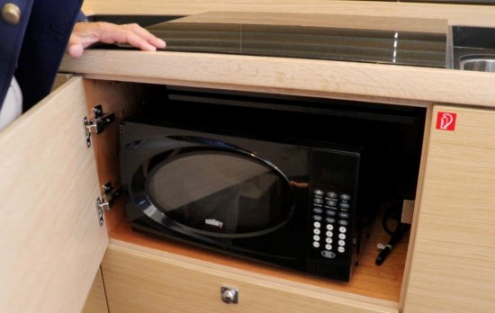 Bavaria R40 Fly microwave