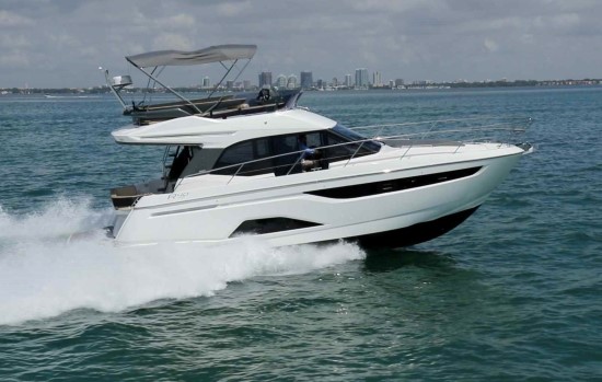 Bavaria R40 Fly dual station boat