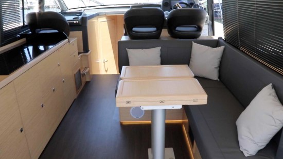 Bavaria R40 Fly dinette
