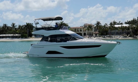 Bavaria R40 Fly static