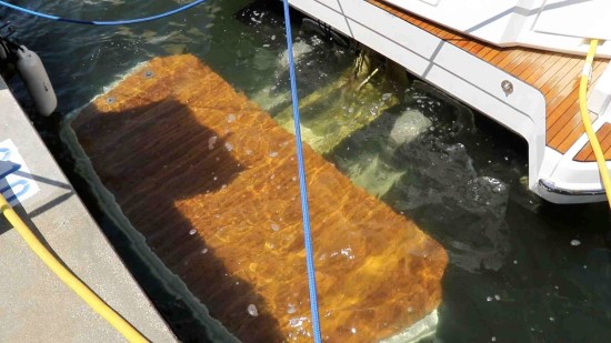 Bavaria R40 Fly swim platform feature