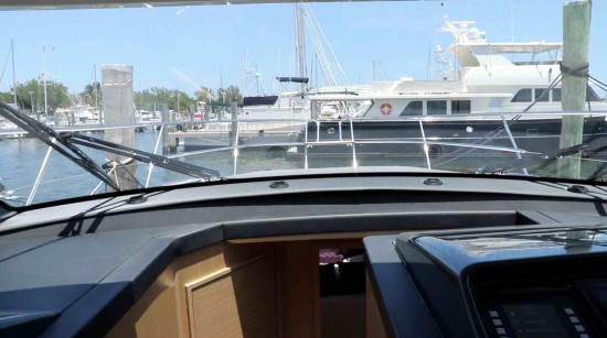 Bavaria R40 Fly panoramic windshield