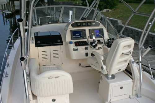 Grady-White 290 Helm
