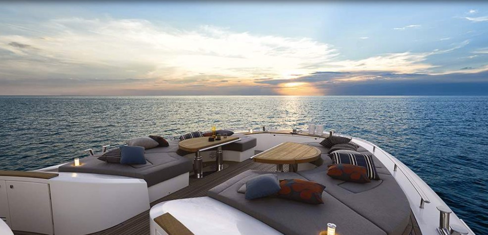 Monte Carlo Yachts 80 bow seats