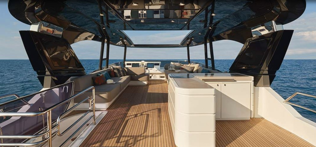 Monte Carlo Yachts 80 from stern