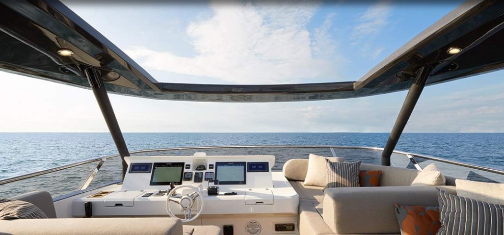 Monte Carlo Yachts 80 fly helm