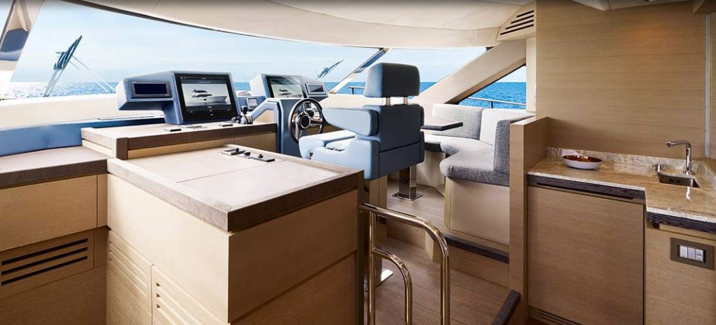 Monte Carlo Yachts 80 lower helm