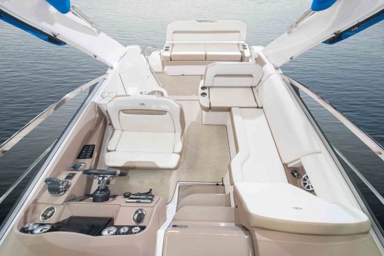 Regal 33 XO interior