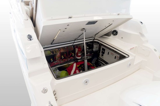 Regal 33 XO lazarette