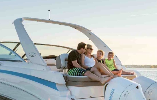 Regal 33 XO stern lounge