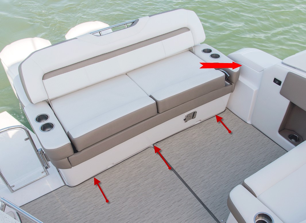 Regal 33 XO seat console