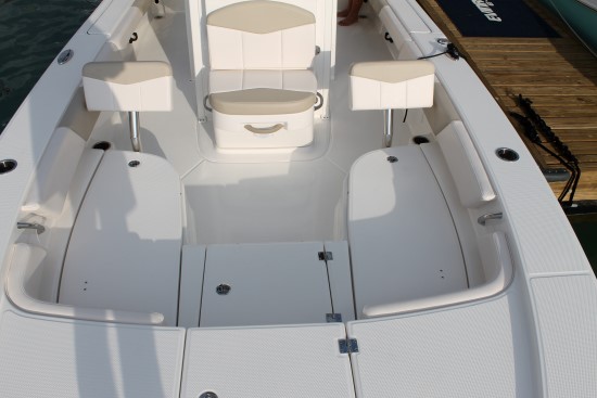 Robalo 246 Cayman removable backrest