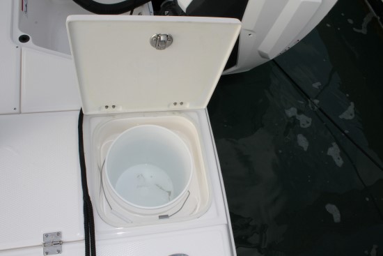 Robalo 246 Cayman bucket storage