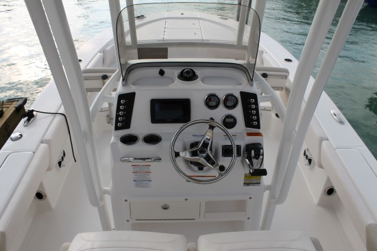 Robalo 246 Cayman center console dash