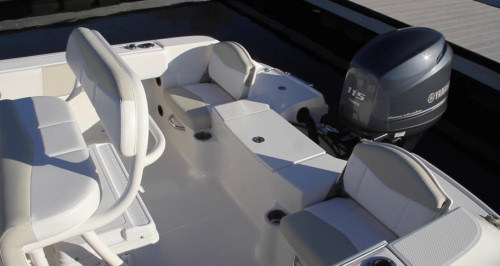 Robalo R180