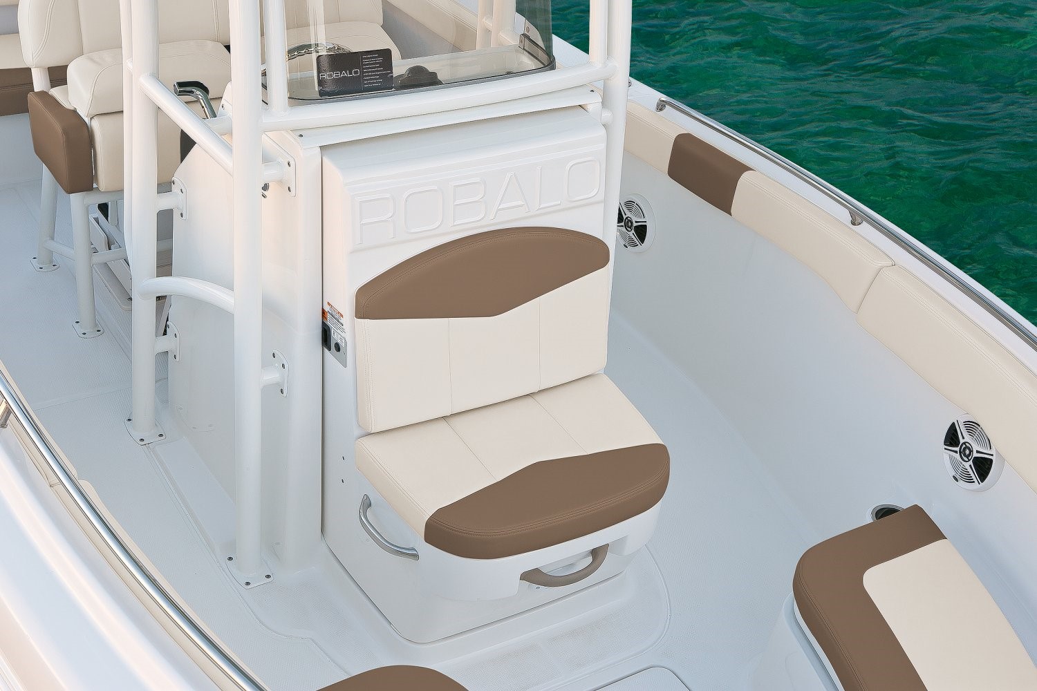 Robalo R222EX Explorer