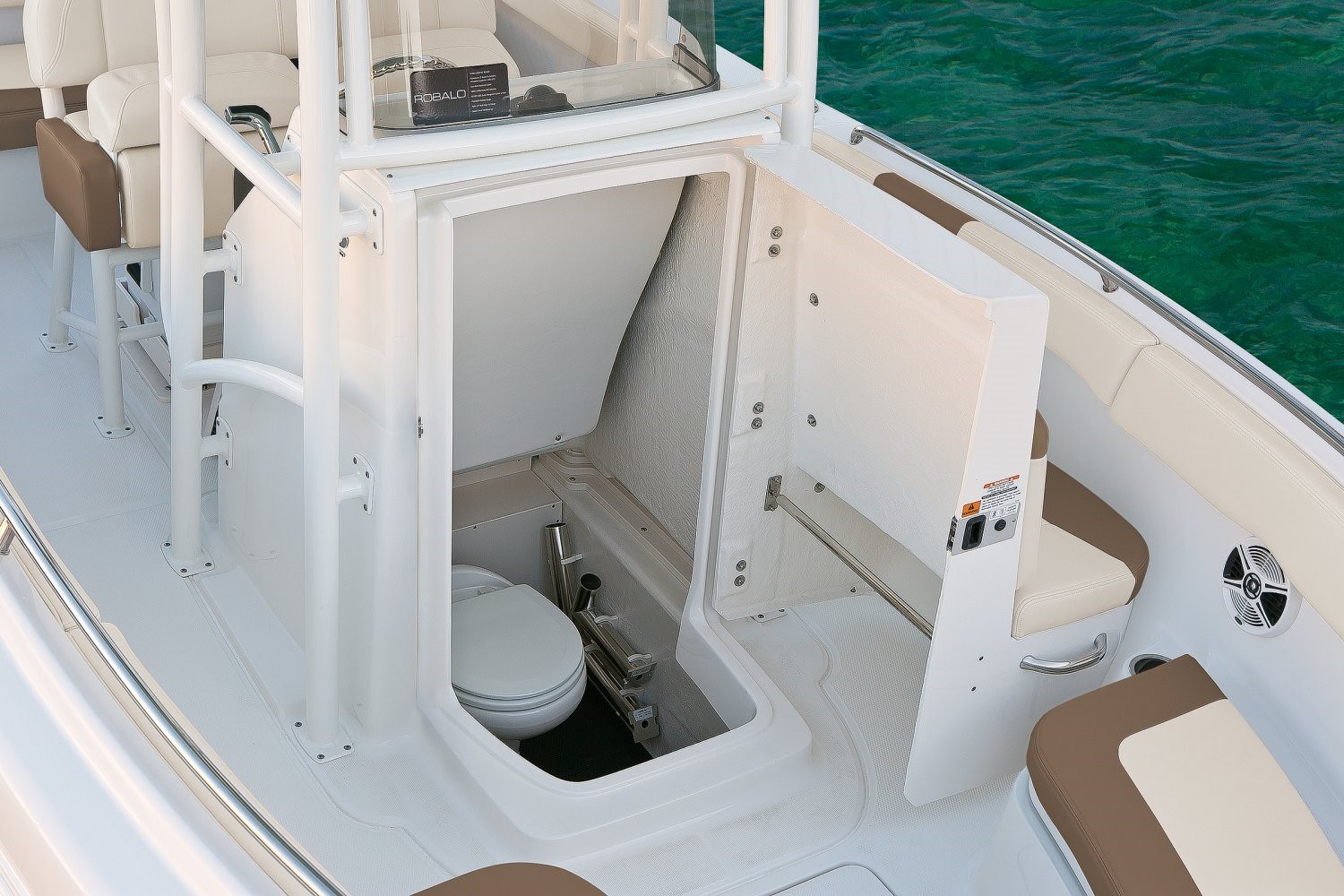 Robalo R222EX Explorer