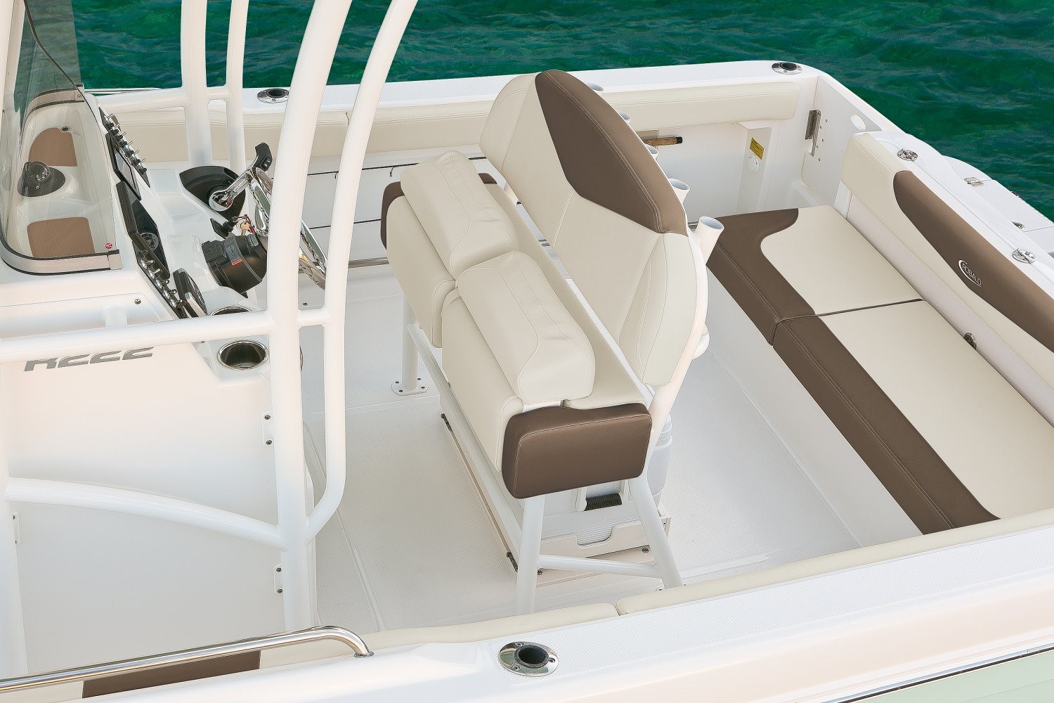 Robalo R222EX Explorer