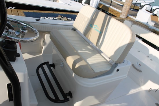 Sea Chaser 24 HFC additional footrest
