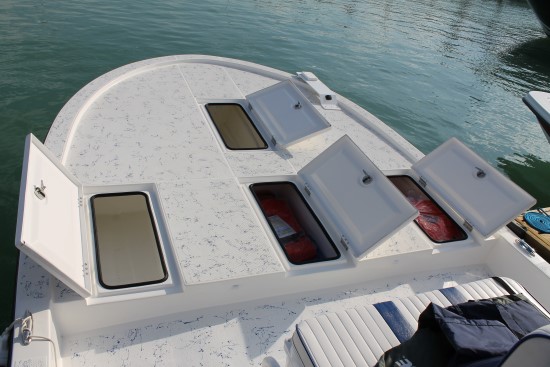 Shallow Sport 25 X3 locker and storage