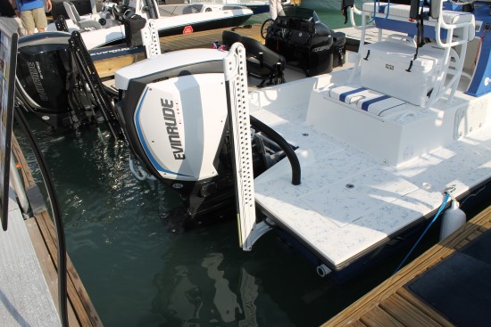 Shallow Sport 25 X3 transom pocket