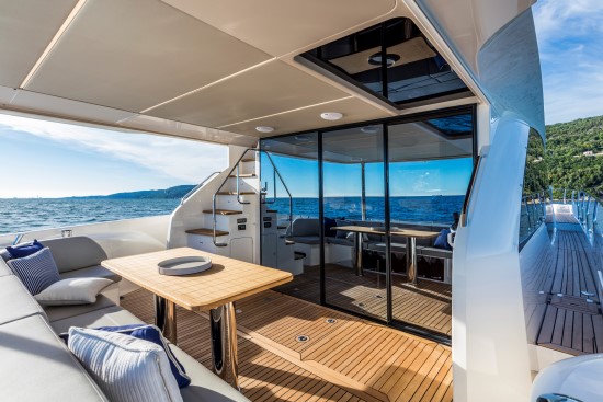 Absolute 58 Fly glass doors