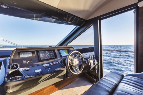 Absolute 58 Fly lower helm