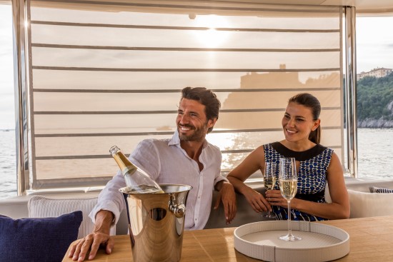 Absolute 58 Fly optional sunshade