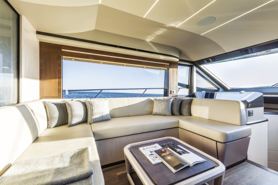 Absolute 58 Fly horizon view