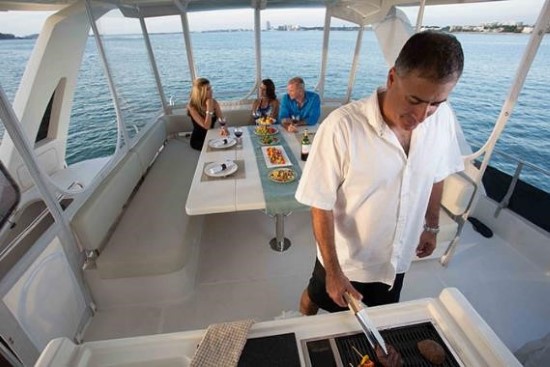 Aquila 48 fly bridge