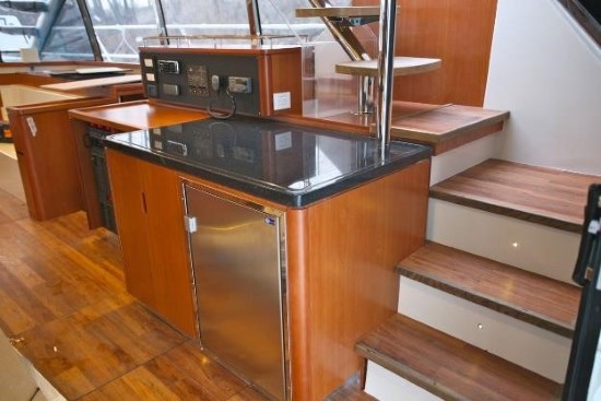 Aquila 48 fly bridge