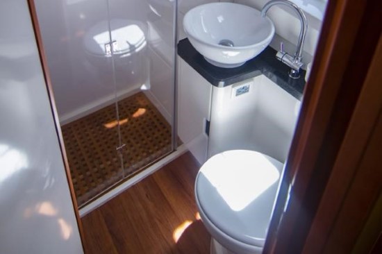 Aquila 48 guest heads