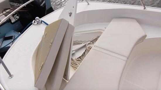 Boston Whaler 170 Montauk forward fish box