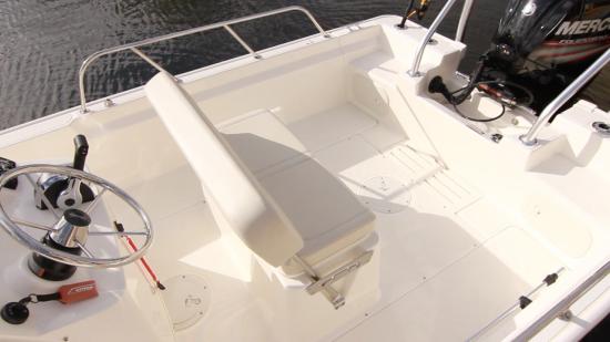 Boston Whaler 170 Montauk bench seat
