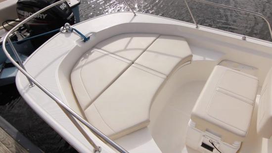 Boston Whaler 170 Montauk casting deck