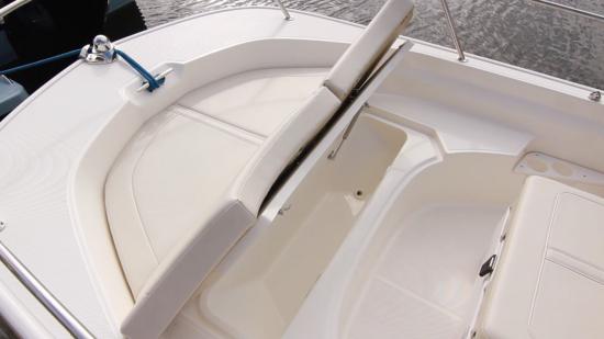 Boston Whaler 170 Montauk fish box