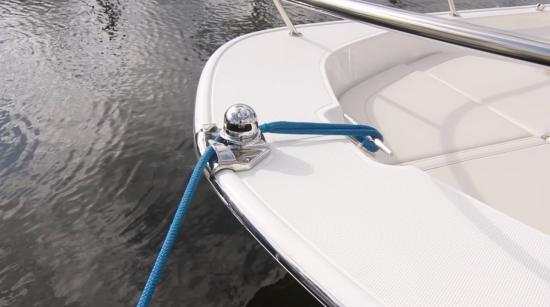 Boston Whaler 170 Montauk running