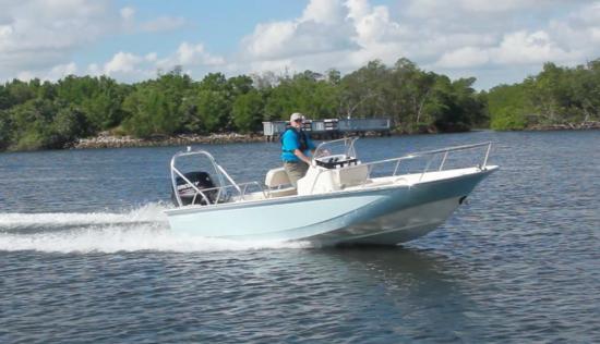 Boston Whaler 170 Montauk running