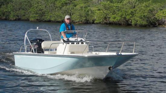 Boston Whaler 170 Montauk running