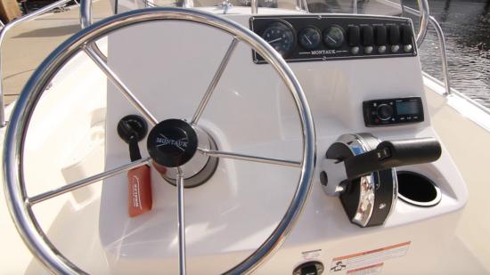 Boston Whaler 170 Montauk steering wheel