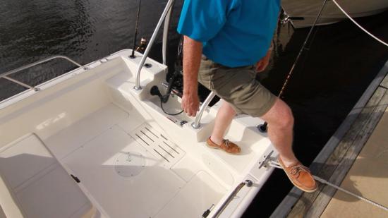 Boston Whaler 170 Montauk steps