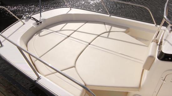 Boston Whaler 170 Montauk sun lounge