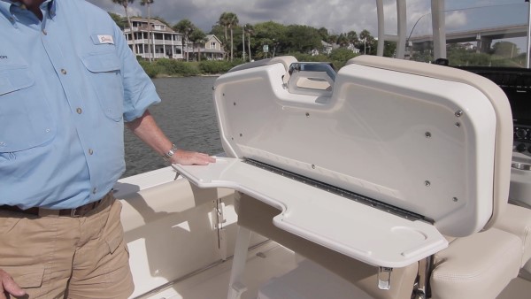 Boston Whaler 230 Outrage leaning post table