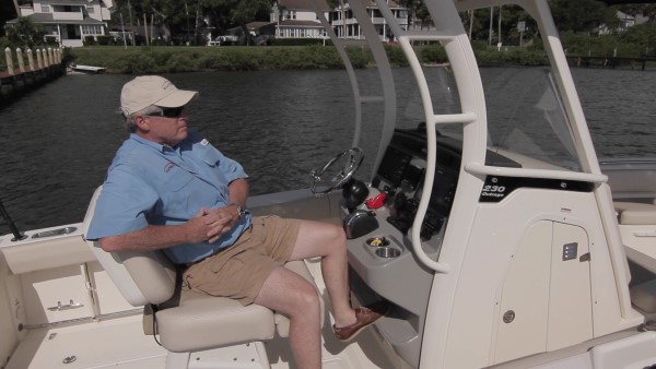 Boston Whaler 230 Outrage leaning post recline